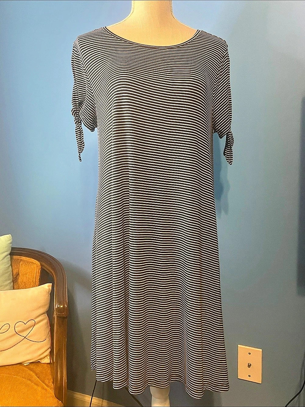 Old Navy Tie-Sleeve Swing Dress Black & White, Large